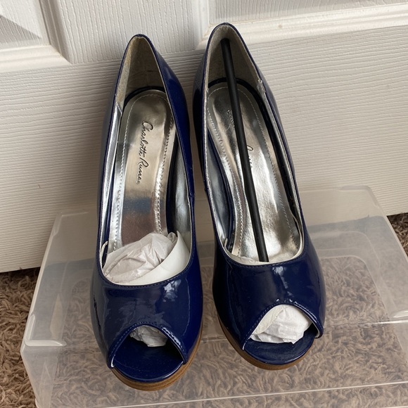 Navy Heels - Picture 3 of 4